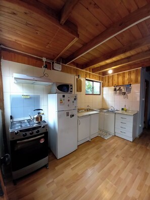 Basic Cabin, Garden View | Private kitchen