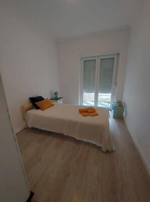 3 chambres, fer et planche à repasser, Wi-Fi, draps fournis