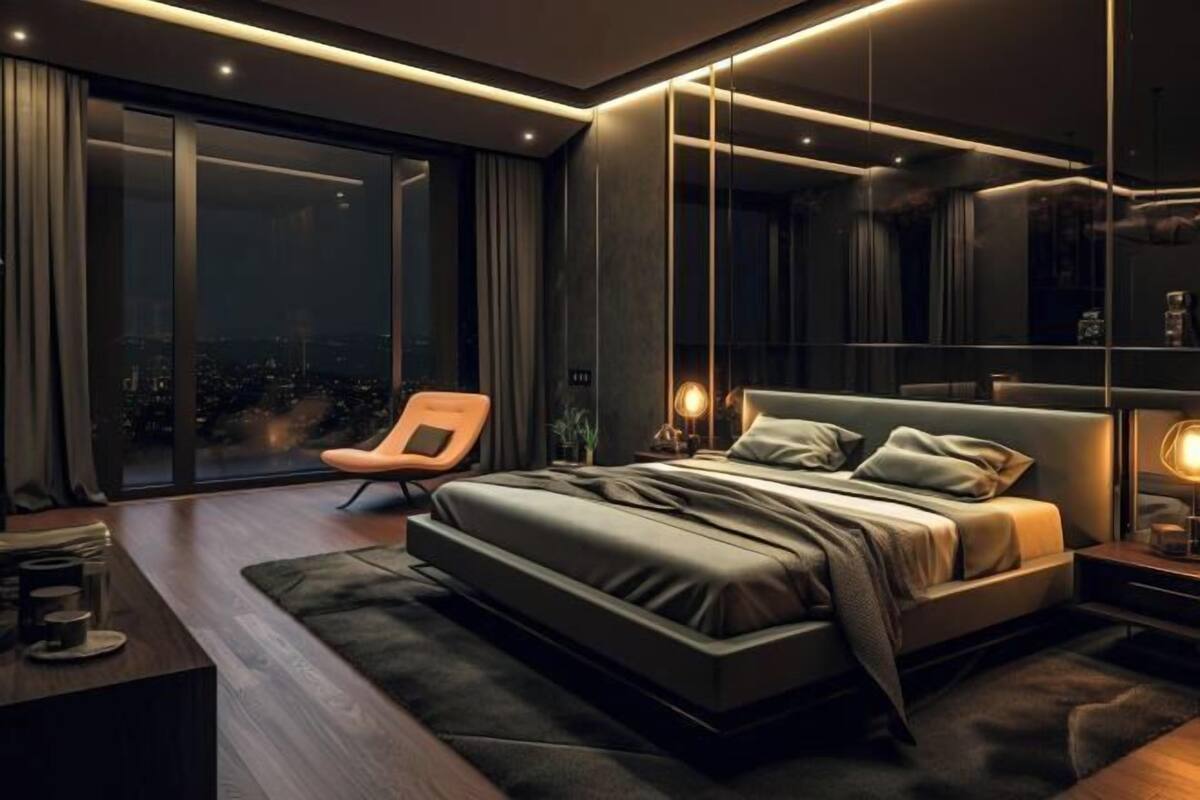 Une chambre moderne avec un grand lit, une table de chevet, une chaise et une vue sur la ville la nuit.