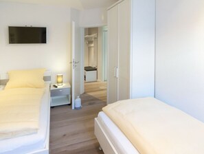 2 bedrooms, individually furnished, iron/ironing board, bed sheets - Beach Oasis Comfortable Holiday Residence (Norden)