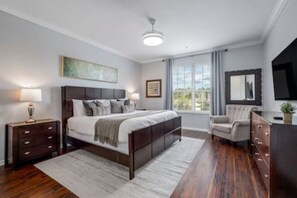 3 soveværelser, skrivebord, strygejern/strygebræt, weekendseng