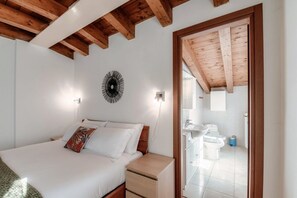 2 bedrooms, iron/ironing board, bed sheets