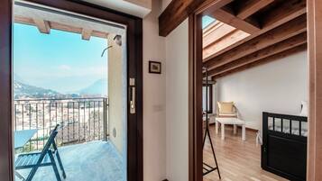 2 bedrooms, iron/ironing board, bed sheets