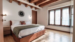 2 bedrooms, iron/ironing board, bed sheets - Attic flat in Como (Como Sweet Life) (Como)