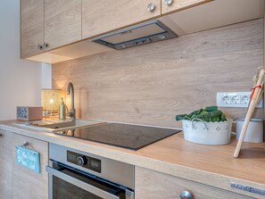 Kühlschrank, Mikrowelle, Ofen, Geschirrspüler