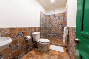 Basic Room | Bathroom