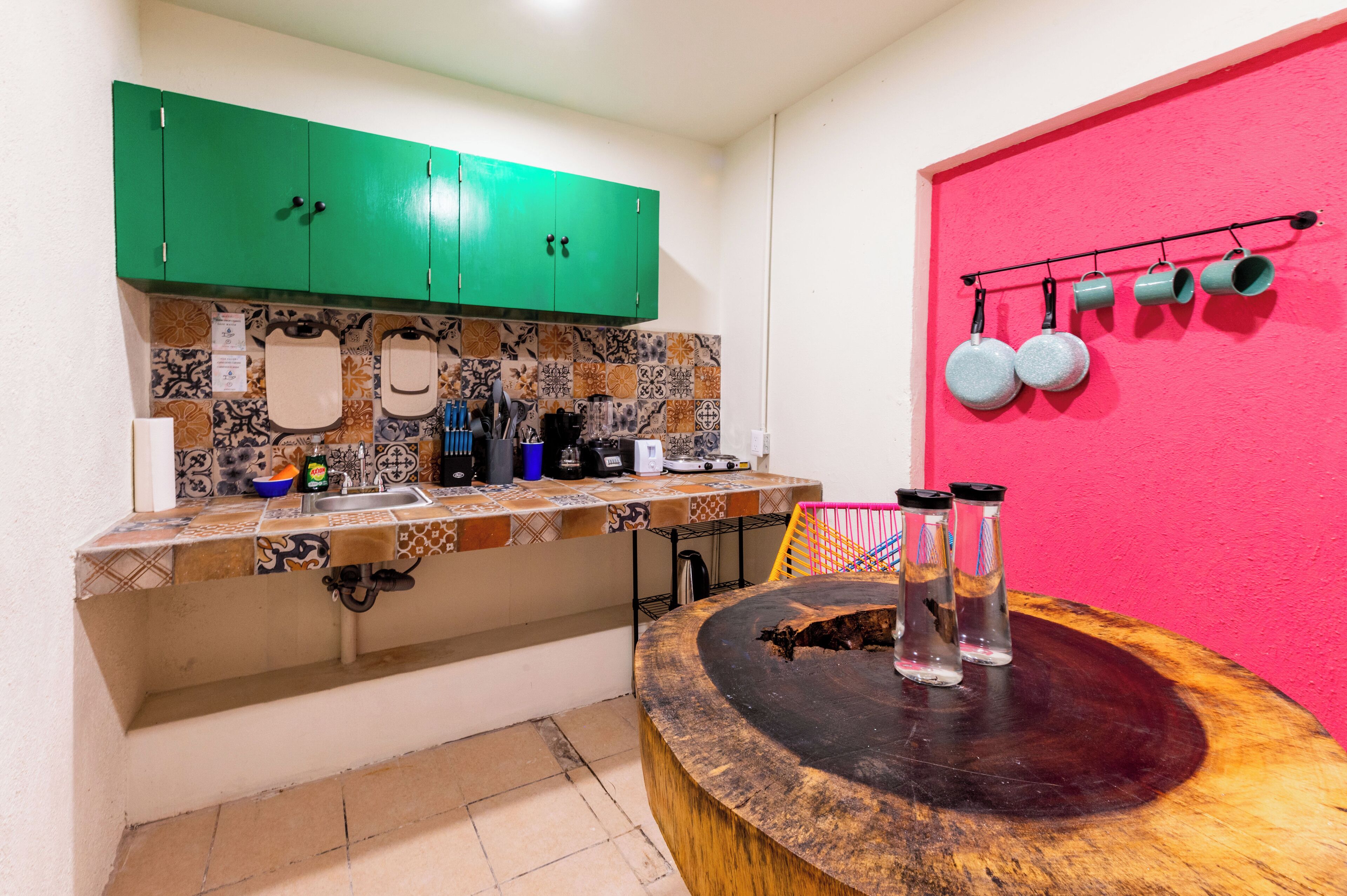 Coffres-forts dans les chambres, fer et planche à repasser