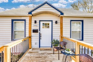 Terrace/patio - Modern, Fun & Family-Friendly Stay – Close to Everything You Need! (Wichita)