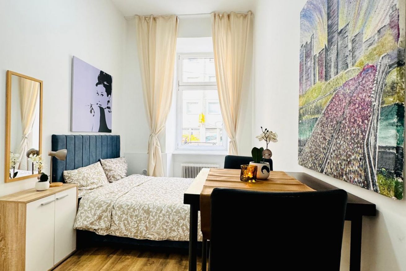 1 bedroom, desk, iron/ironing board, WiFi