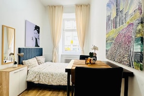 1 chambre, bureau, fer et planche Ă repasser, Wi-Fi