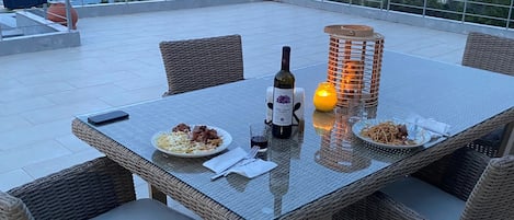 Outdoor dining