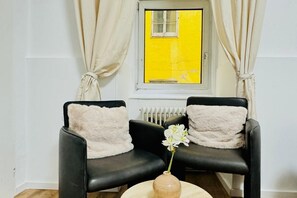 Interior - 5BR Apt. Only 10-Min Walk to Matzleinsdorfer Platz (Vienna)