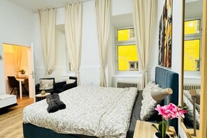 5 bedrooms, WiFi, bed sheets