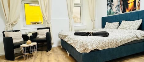 5 bedrooms, WiFi, bed sheets