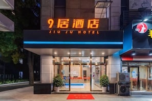 Exterior detail - Jiu Ju Hotel (tongnan South Road) (Shanghai)