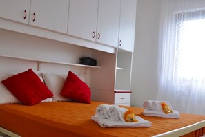 2 bedrooms, bed sheets