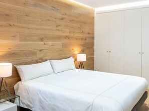 3 Schlafzimmer, Zimmersafe, Schreibtisch, Bügeleisen/Bügelbrett