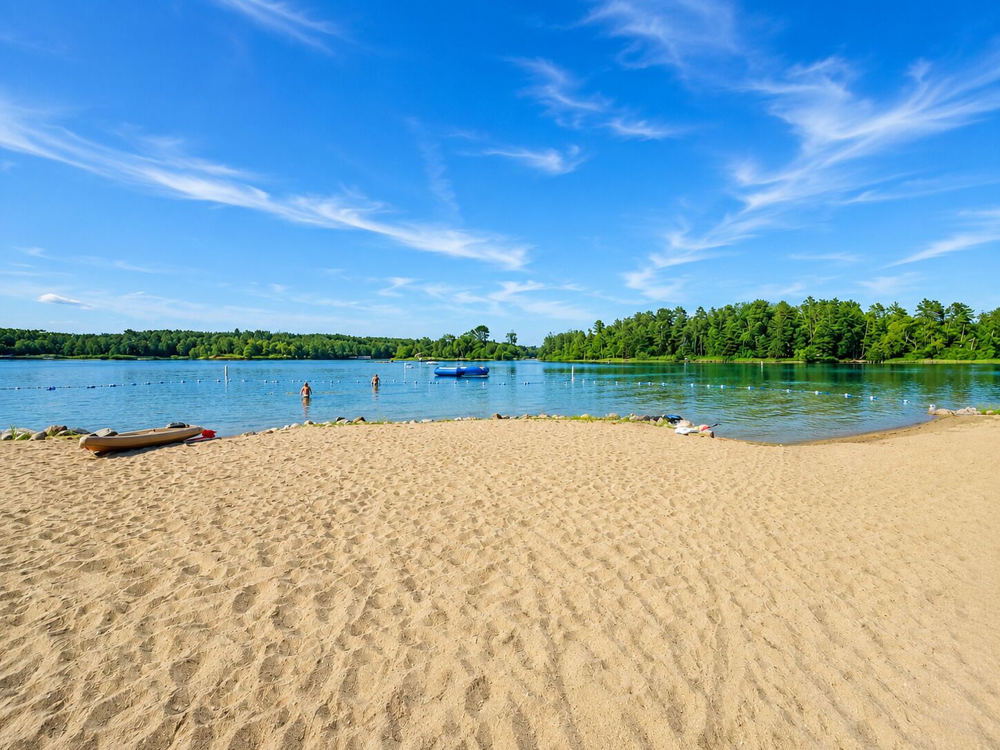 Beach nearby, sun loungers, beach towels