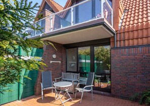 House | Outdoor dining - Holiday Home in Norddeich for 2 People (Norden)