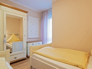 House - Holiday Home in Norddeich for 2 People (Norden)