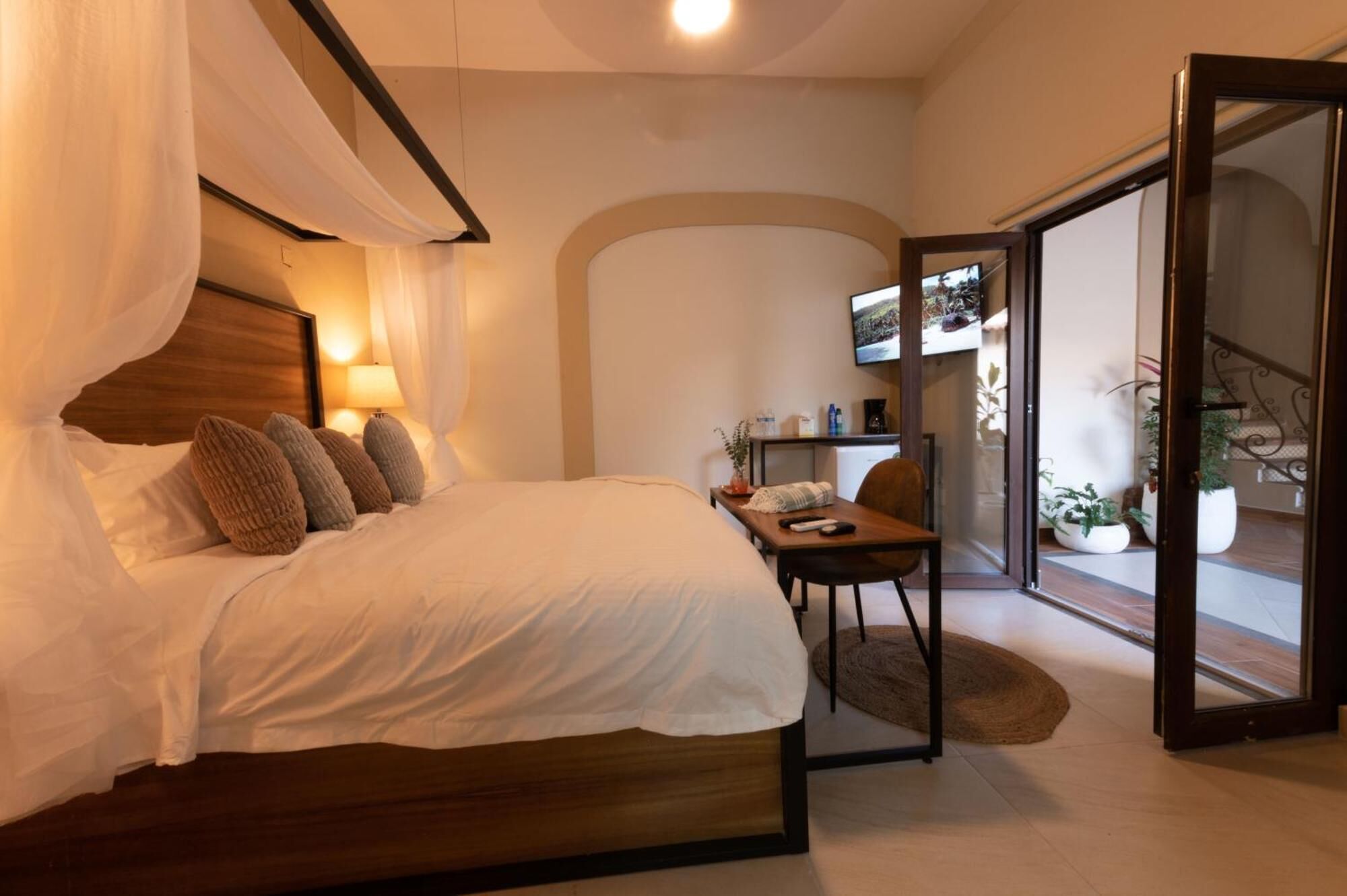 #11 Habitación individual básica, 1 cama King size, baño privado, planta baja