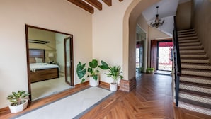 #11 Habitación individual básica, 1 cama King size, baño privado, planta baja | โต๊ะทำงาน, พื้นที่ทำงานแบบใช้แล็ปท็อป, Wi-Fi ฟรี