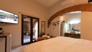 #11 Habitación individual básica, 1 cama King size, baño privado, planta baja | โต๊ะทำงาน, พื้นที่ทำงานแบบใช้แล็ปท็อป, Wi-Fi ฟรี