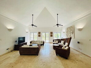 Smart TV, books, stereo