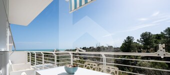 In an enchanting location, in a residential neighborhood a stone's throw from the city center and directly in the territory of the Marine Protected Area Torre del Cerrano, the I Gabbiani residence will offer you a relaxing holiday. The three-room apart