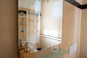 Dusj, bidé og håndklær