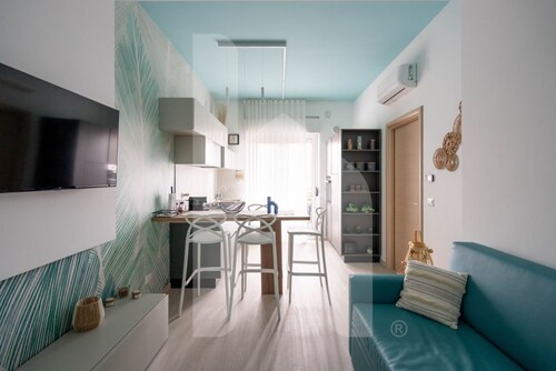 In an enchanting location, in a residential neighborhood a stone's throw from the city center and directly in the territory of the Marine Protected Area Torre del Cerrano, the I Gabbiani residence will offer you a relaxing holiday. The three-room apart