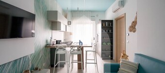 In an enchanting location, in a residential neighborhood a stone's throw from the city center and directly in the territory of the Marine Protected Area Torre del Cerrano, the I Gabbiani residence will offer you a relaxing holiday. The three-room apart