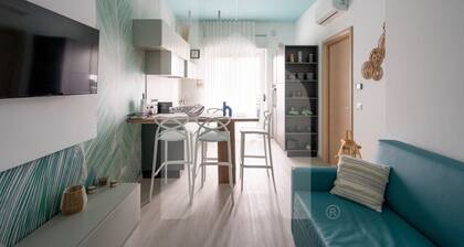 In an enchanting location, in a residential neighborhood a stone's throw from the city center and directly in the territory of the Marine Protected Area Torre del Cerrano, the I Gabbiani residence will offer you a relaxing holiday. The three-room apart