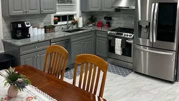 Cookware/dishes/utensils