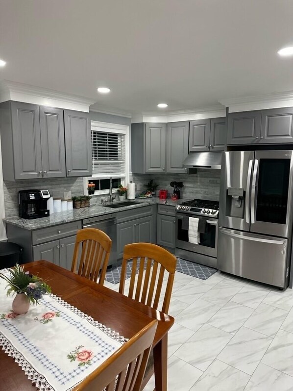 Cookware/dishes/utensils