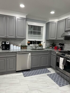 Cookware/dishes/utensils