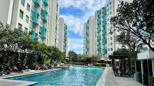 Charming 2-bedroom condo apartment with WiFi, fitness & pool in San José