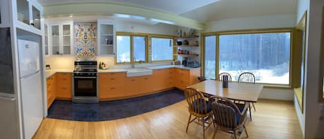 Micro-ondes, four, plaque de cuisson, lave-vaisselle