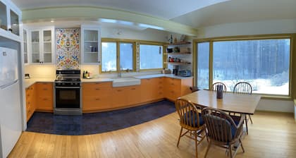 Tranquil 2-bedroom house with woodland and pasture views in Great Barrington