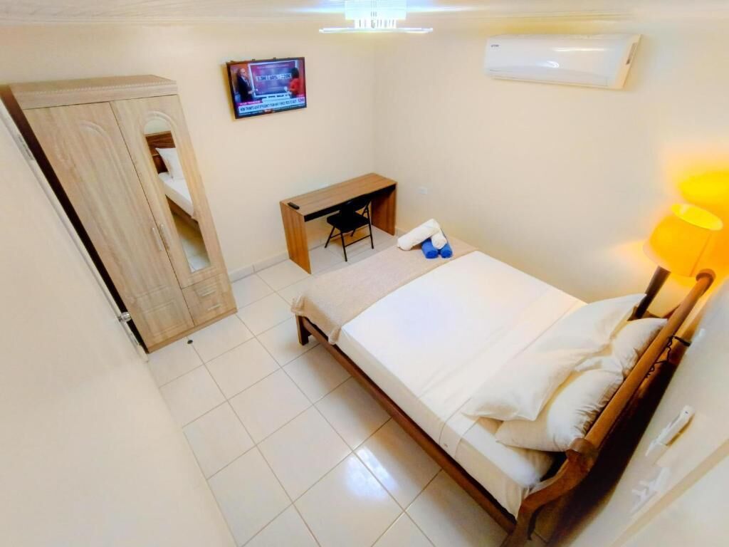 1 chambre, bureau, fer et planche à repasser, Wi-Fi gratuit