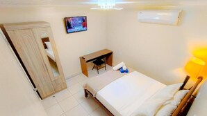 1 bedroom, desk, iron/ironing board, WiFi (free)