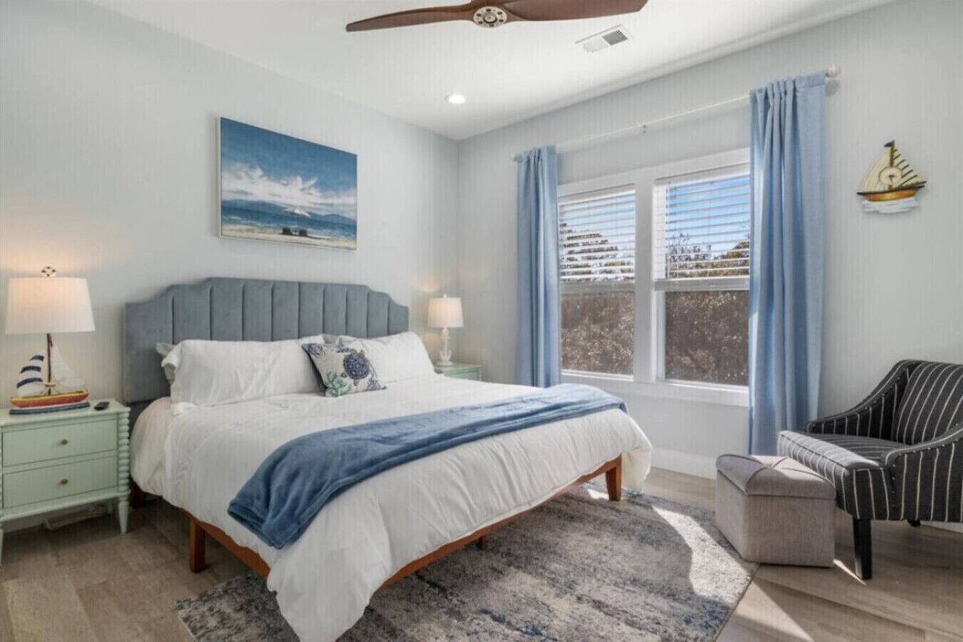 4 bedrooms, desk, iron/ironing board, travel crib