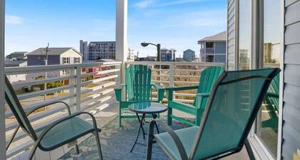 Big discounts! Steps from beach and boardwalk!