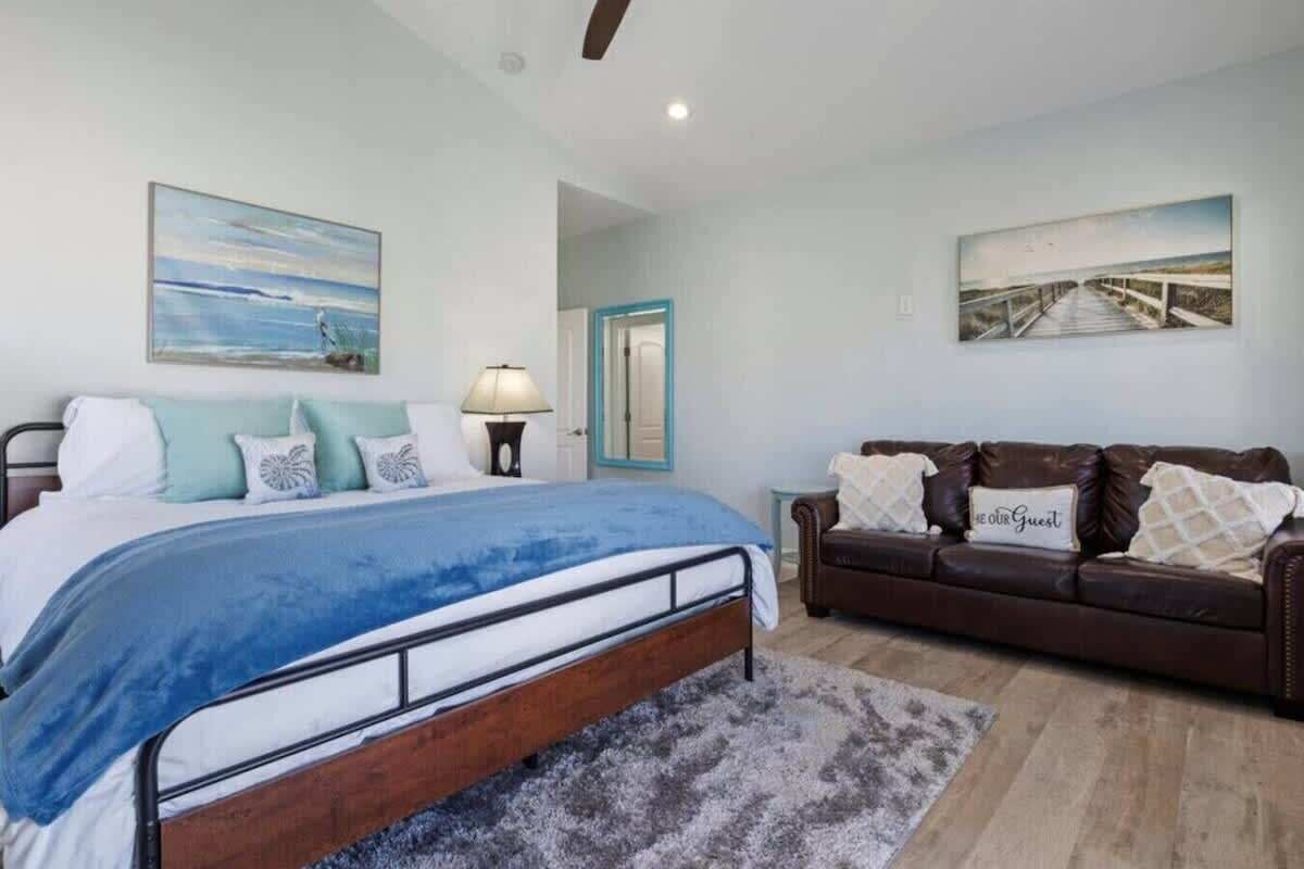 4 bedrooms, iron/ironing board, travel crib, free WiFi
