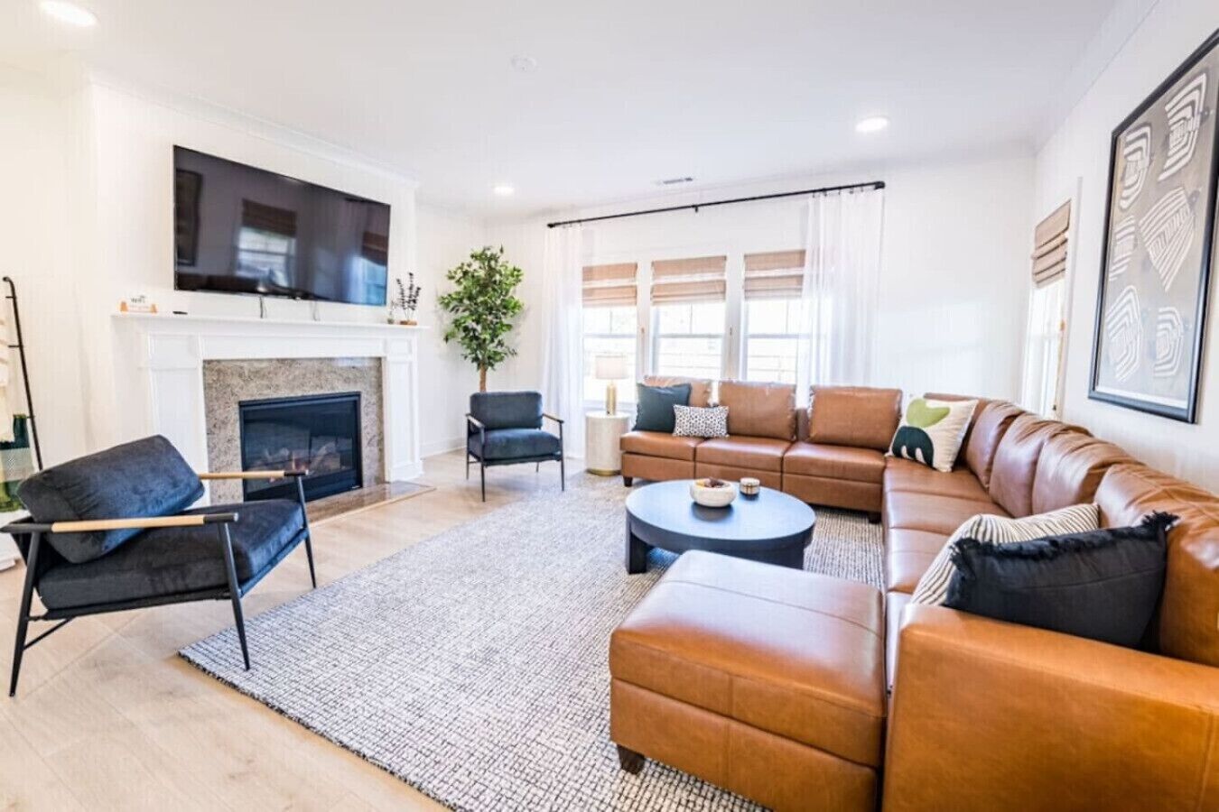 Smart TV, caminetto, videogiochi, libri