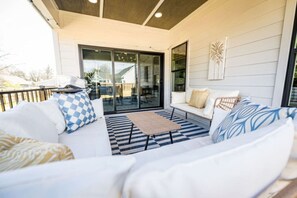 Smart TV, fireplace, video games, books