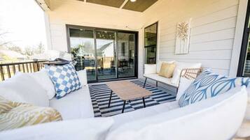 Smart TV, fireplace, video games, books