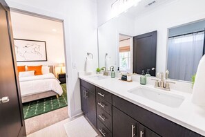 4 habitaciones, escritorio, cuna de viaje y wifi gratis