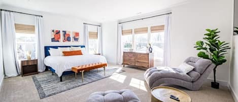 4 bedrooms, desk, travel cot, free WiFi