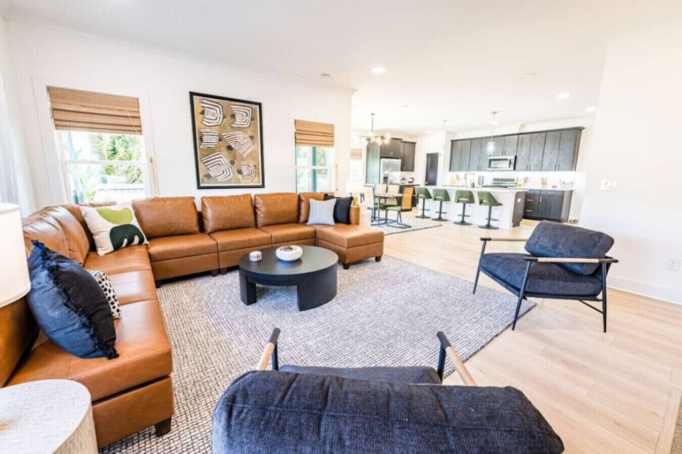 Smart-TV, Kamin, Videospiele, Bücher